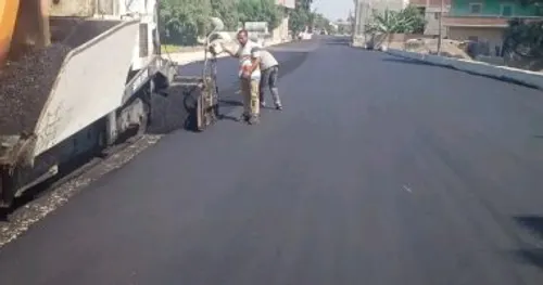 ما الفرق بين رصف الطرق وسفلتة الطرق؟ دليل شامل لفهم مراحل تنفيذ الطرق